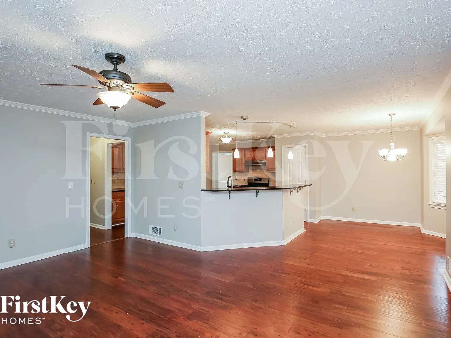 3 bed, 2.0 bath, 2155 sqft, $2,290 — Photo 3