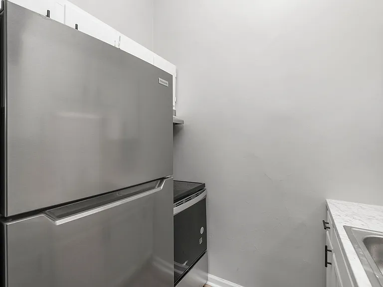 222 E Beverley St #2B — Photo 2