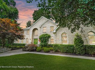 19 Appaloosa Dr, Manalapan, NJ 07726