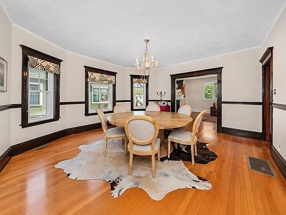 5th image of 217 Pleasant St