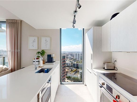 3rd image of 501 NE 31st St Unit 3608