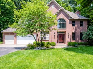 2390 Pine Hill Ct, Saint Joseph, MI 49085