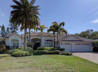 17 Evonaire Cir, Belleair, FL 33756