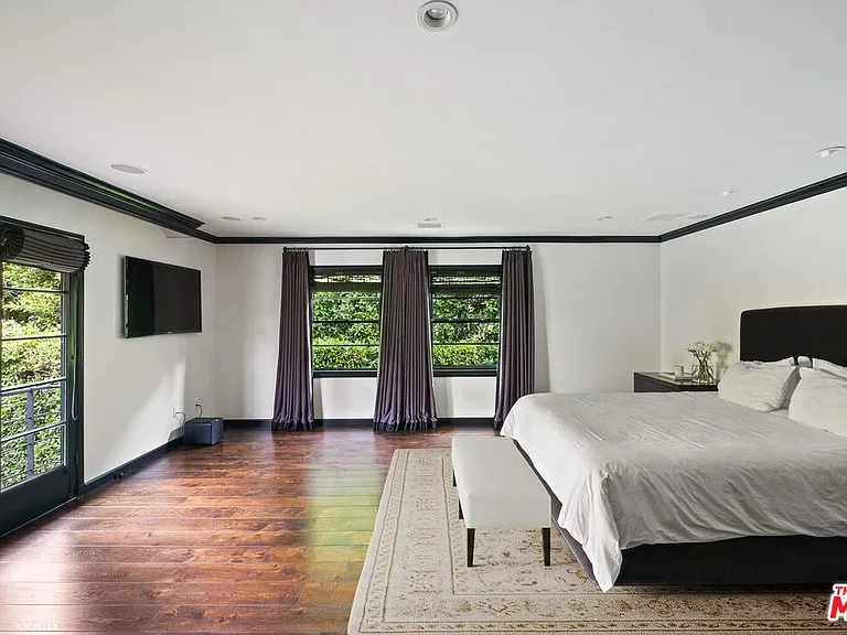 1443 N Doheny Dr — Photo 12