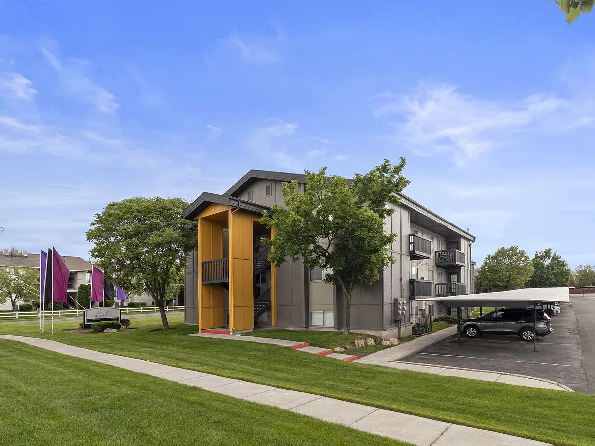 Building Photo - Revolve