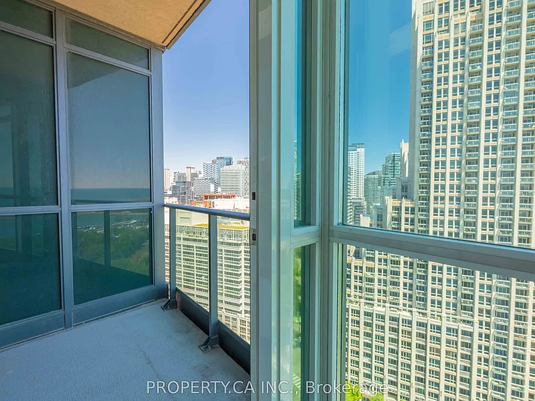 215 Fort York Blvd #2203 — Photo 12