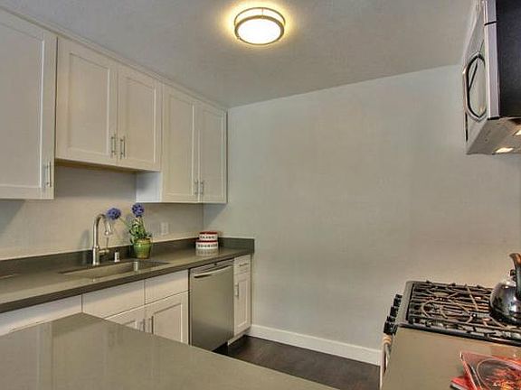 3rd image of 3015 Los Prados St APT 218