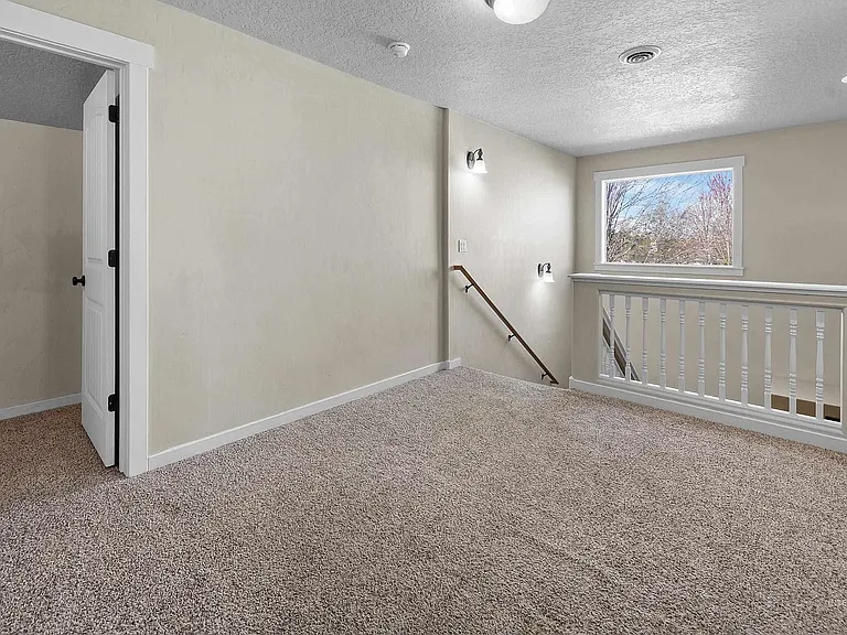 12805 W Berghan St — Photo 28