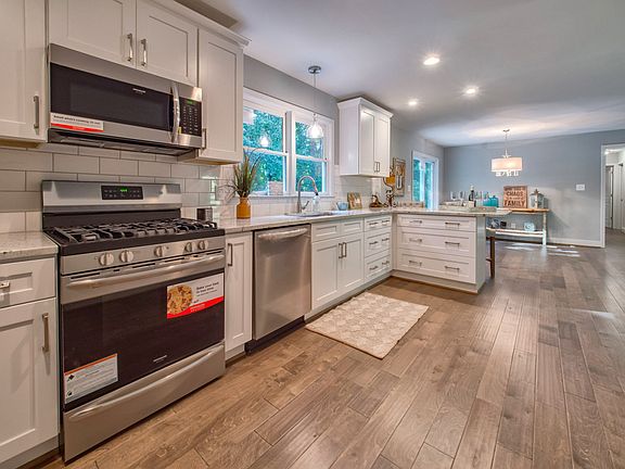 Gas Stove with center burner