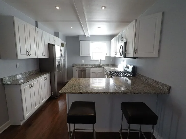 1744 Pioneer Ave — Photo 14
