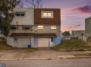 811 Lawler St, Philadelphia, PA 19116