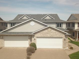 18 Villa Dr, Hampton, IL