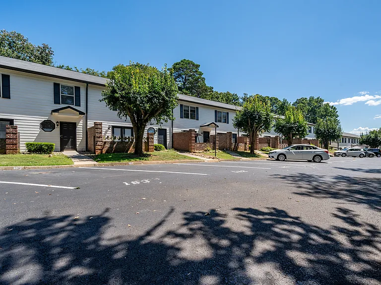 Smoky Crossing Apartment Homes — Photo 9