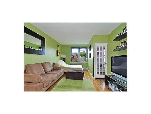 Sold by Re/Max In The City | media 5