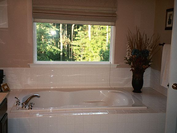 master bath tub 