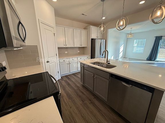 4th image of 206 Solacium Ln