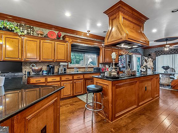3rd image of 3233 Wyndham Park Ln