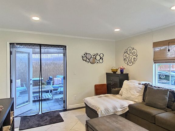 4th image of 115 Del Mar Ave #1B