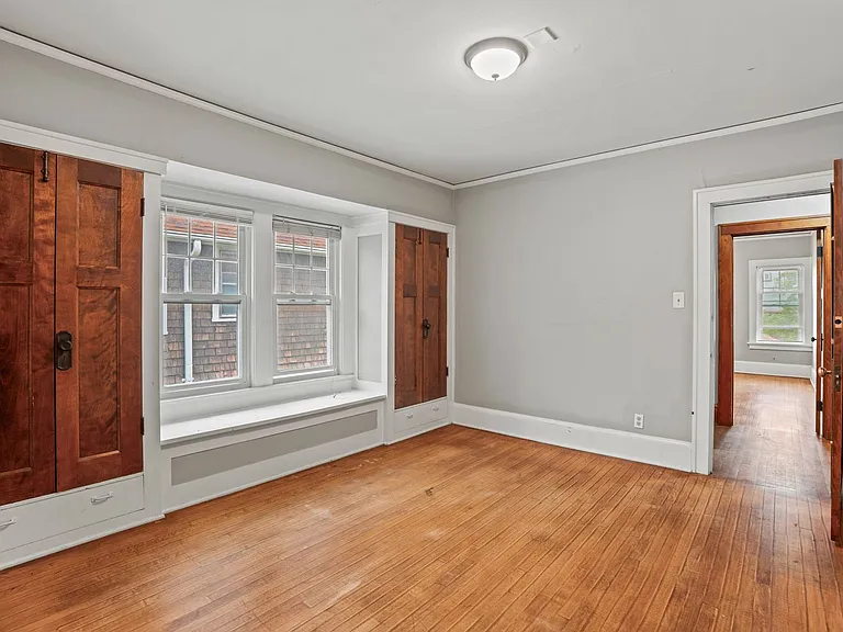 3040 N Maryland Ave — Photo 16