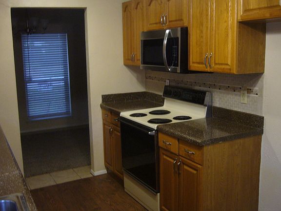 4th image of 1109 Villa Downs Dr