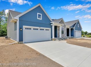 1134 Peninsula Dr, Grand Ledge, MI