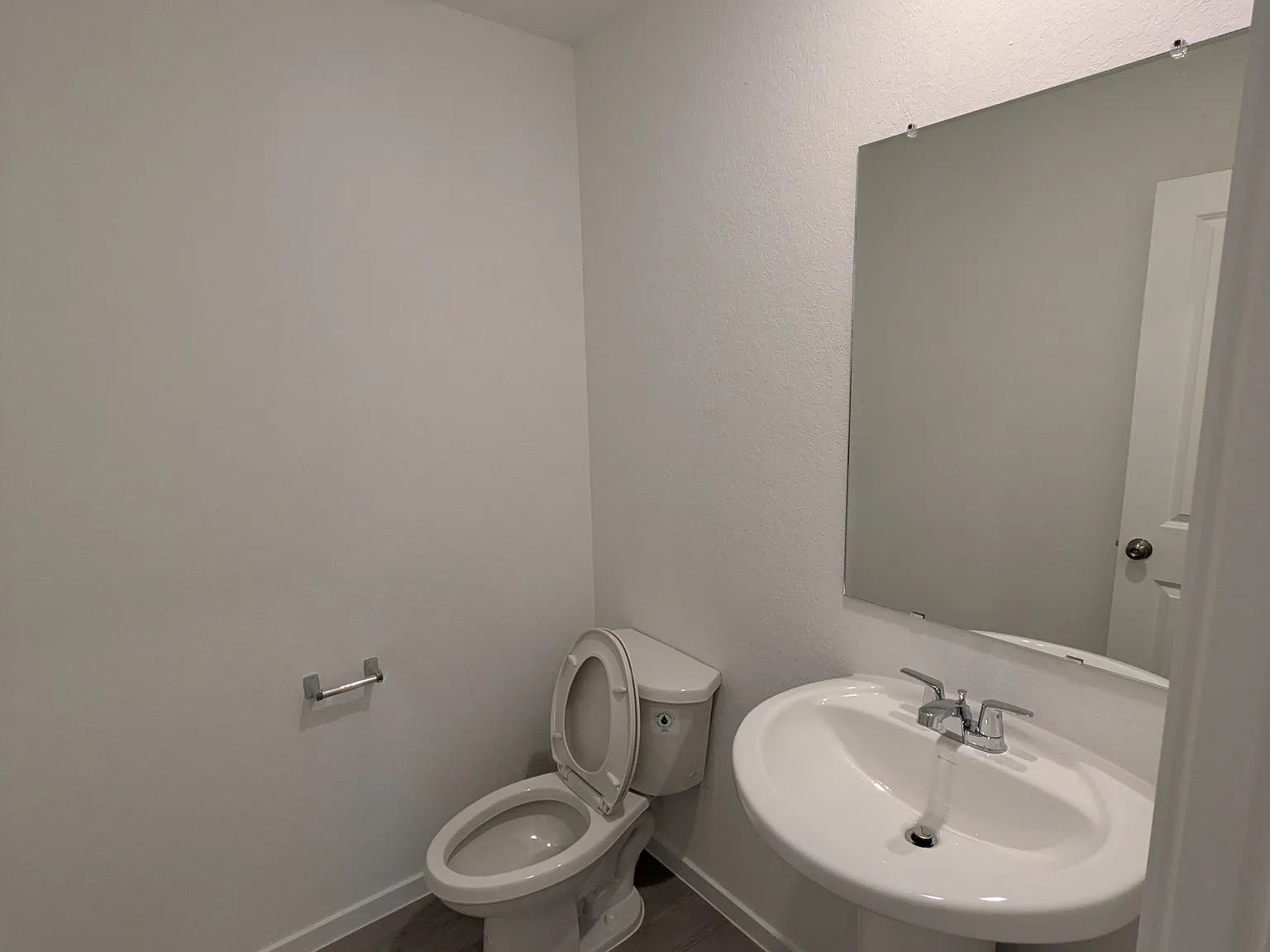 4 bed, 2.5 bath, 1867 sqft, $1,868 — Photo 2