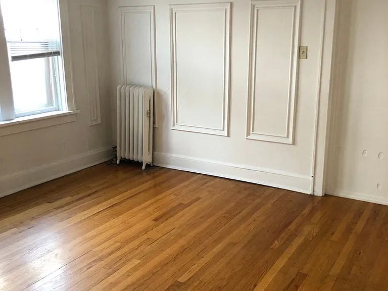 Newport Manor — Photo 35