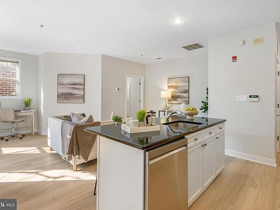 5th image of 181 E Reed Ave APT 103