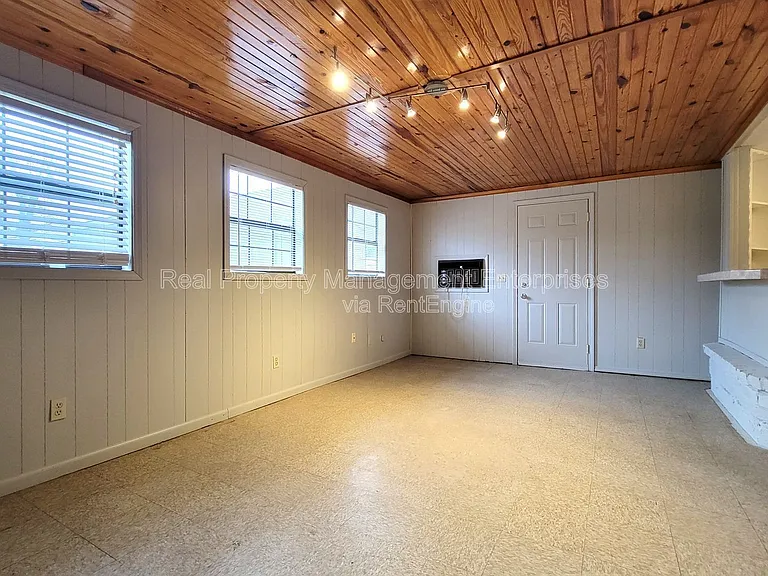 740 Royal Ln — Photo 17
