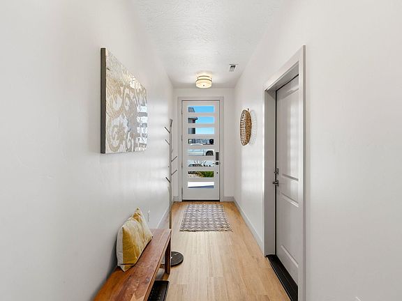 4th image of 960 Heritage Dr #34