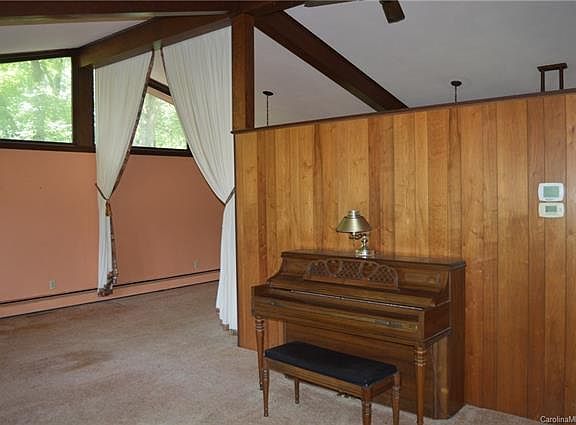 2nd image of 412 E Glen Eagles Rd