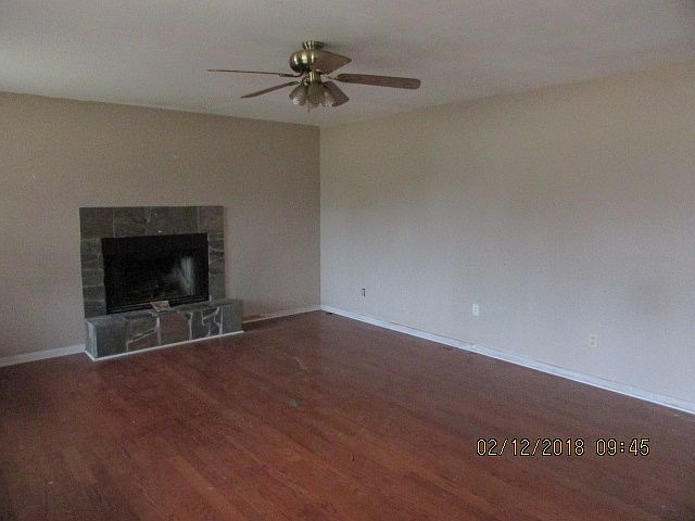 2nd image of 942 Baker Rd