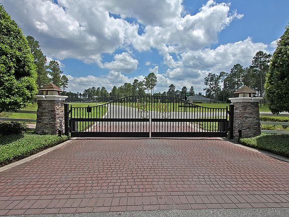 3rd image of 9853 Kings Crossing Dr
