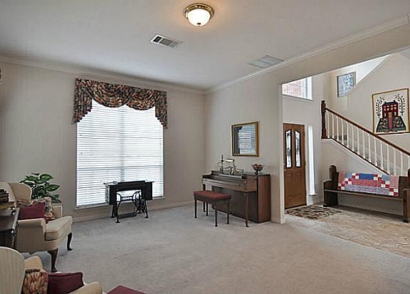 4th image of 2300 Dampton Dr