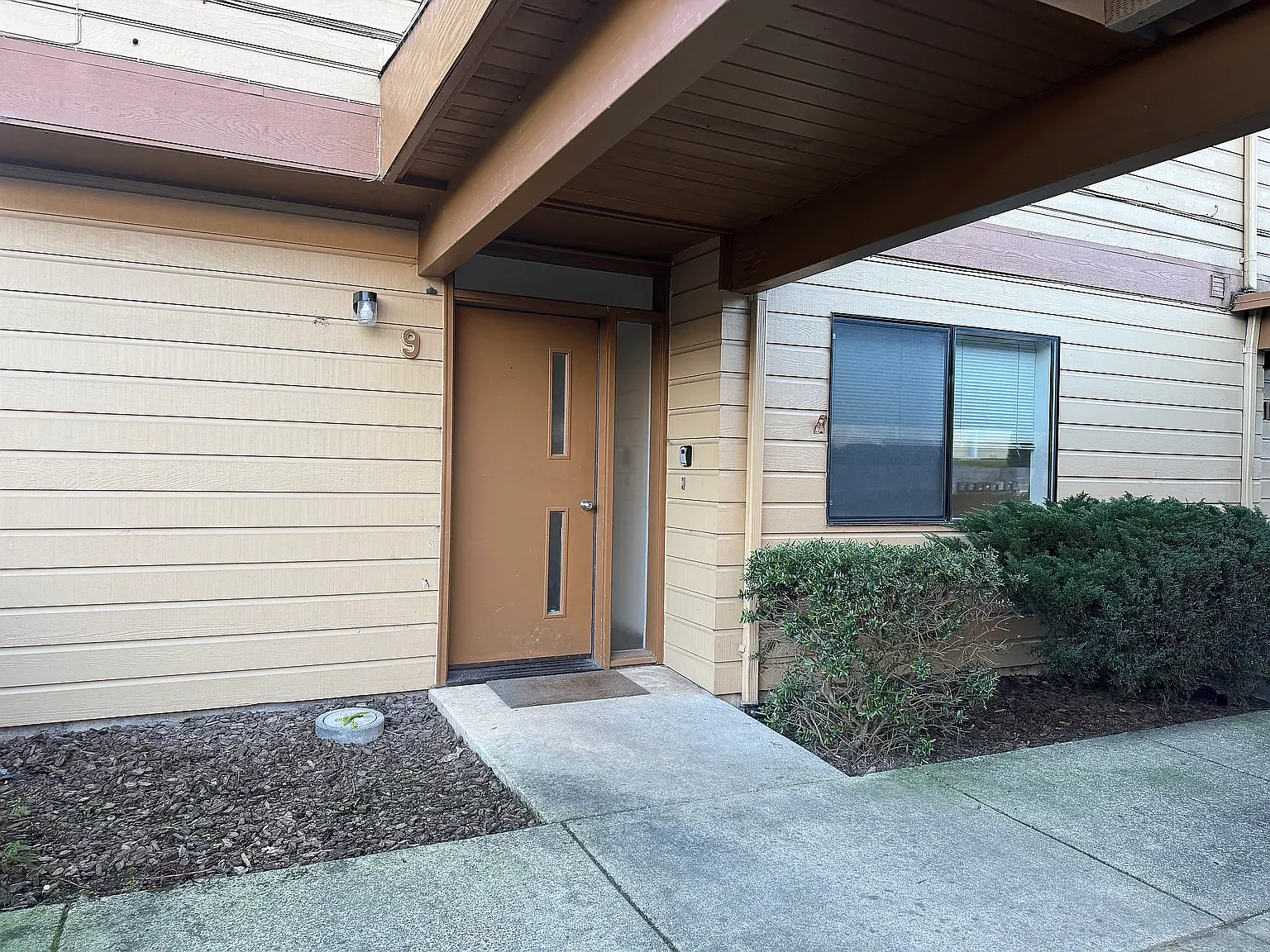 3 bed, 1.5 bath, 1500 sqft, $2,000 — Photo 1