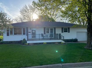 726 Southhaven Dr, Monticello, IA 52310