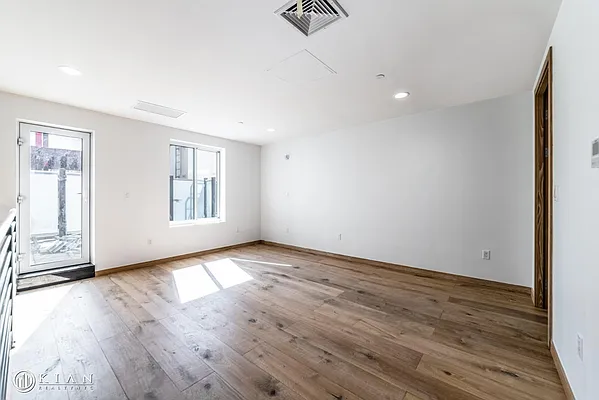 Rented by Kian Realty | media 21