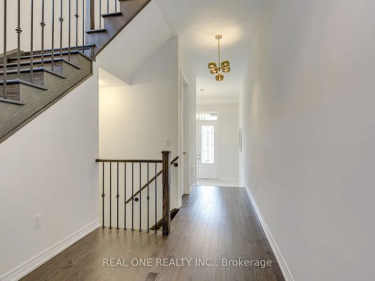 140 Zachary Cres — Photo 5