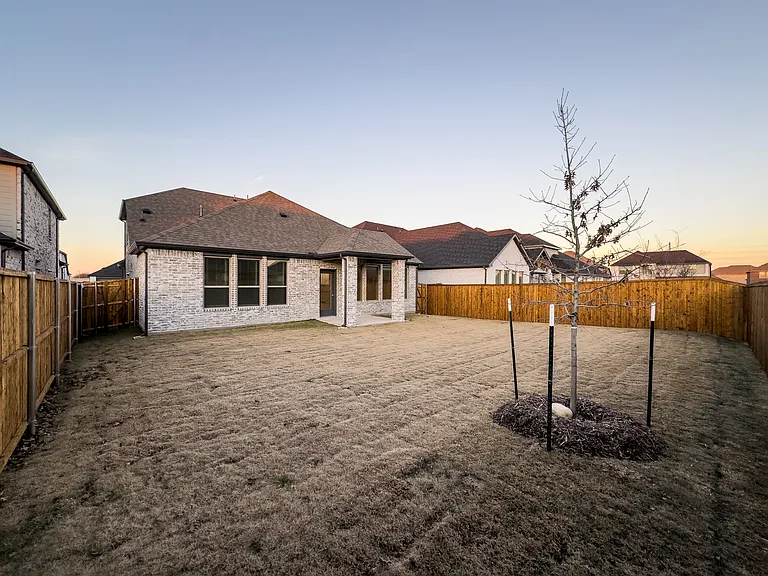 566 Silver Springs Ln — Photo 24