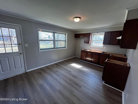 3rd image of 6705 Stana Dr