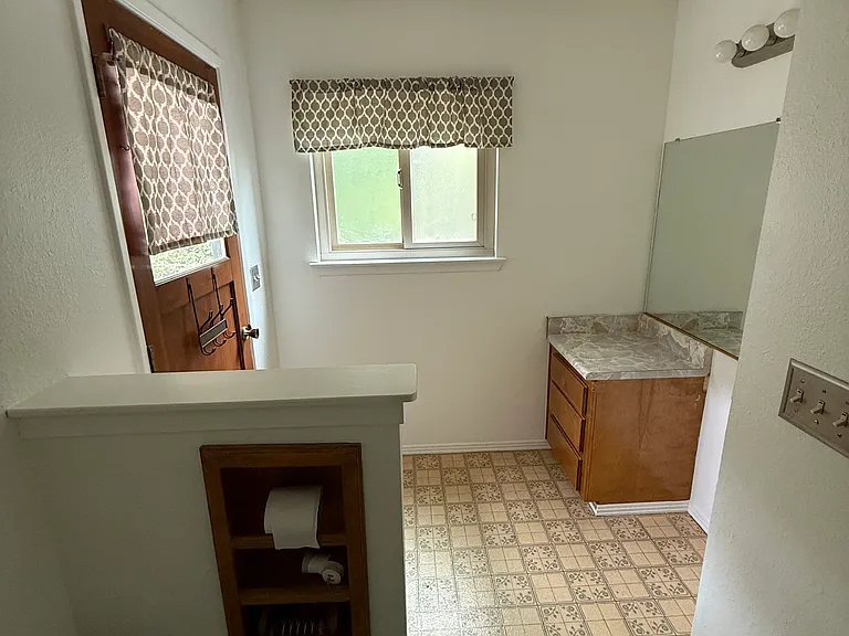 561 Princeton Pl — Photo 8