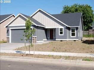 3744 10th St, Hubbard, OR 97032