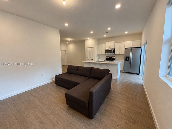5th image of 1763 SE 8th Ter