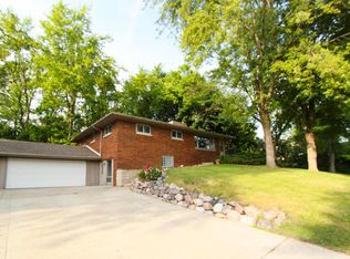 18650 Beverly Hills Dr, Brookfield, WI 53045