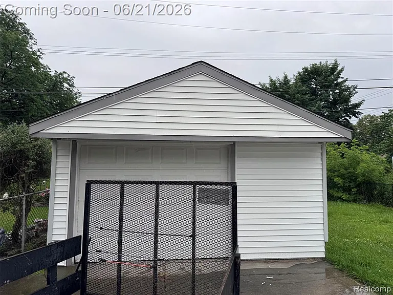 1412 E Goulson Ave — Photo 3