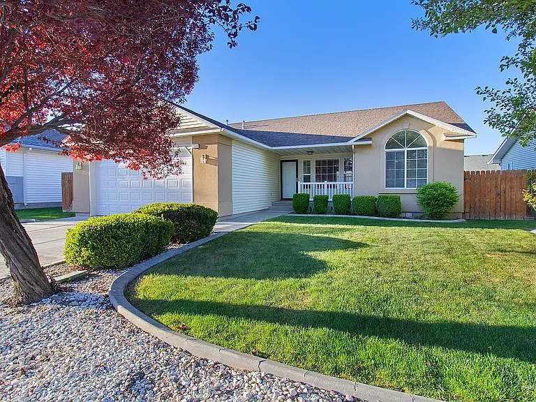 2530 Paintbrush Dr — Photo 2