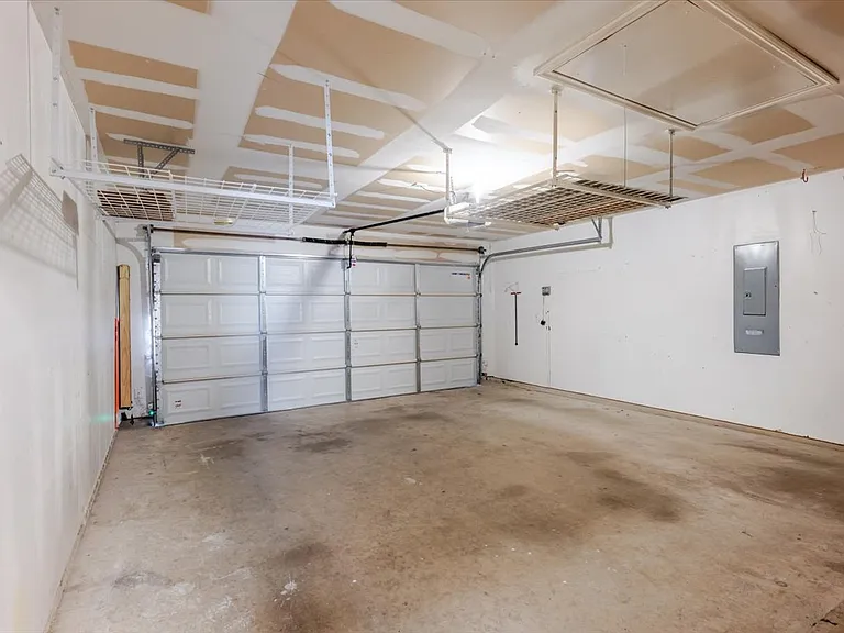 2720 Alpena Dr — Photo 18