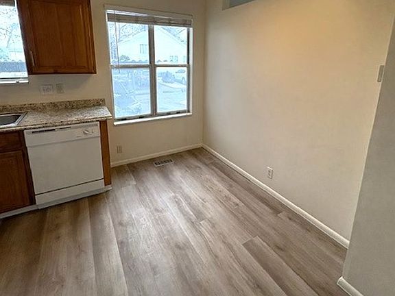 4th image of 4104 S Eastern Park Ln