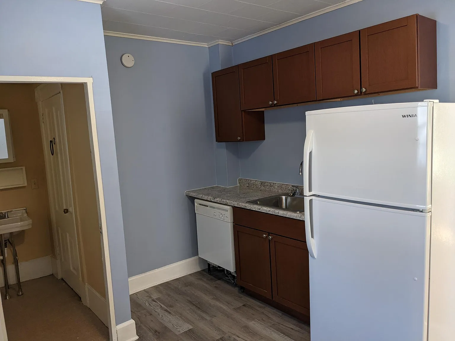 2 bed, 1000 sqft, $1,295 — Photo 2