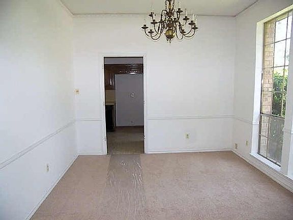 2nd image of 1516 Forsythe